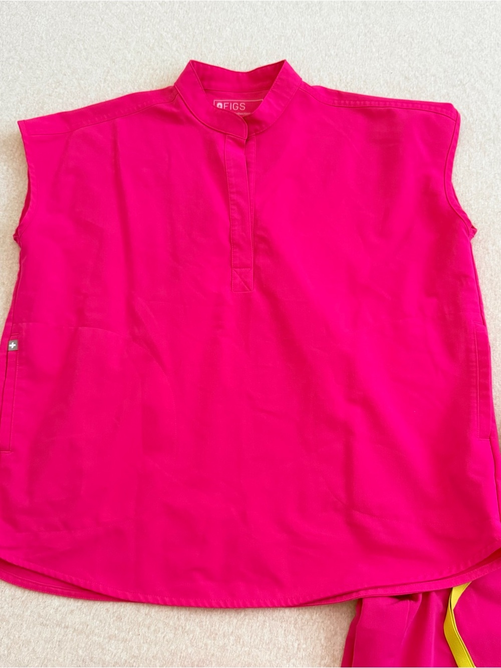 FIGS pink Jogger scrub set - Picture 2 of 6